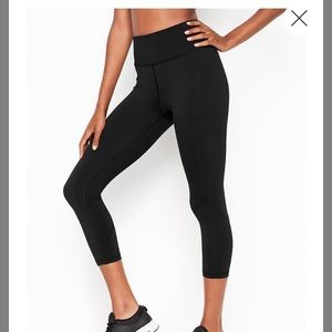 Victoria’s Secret Knockout Crop Leggings